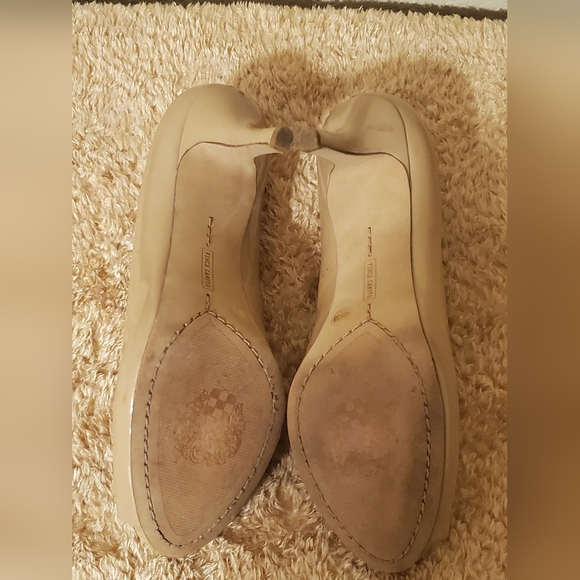 Vince Camuto Natural Cream Color Peep Toes Pumps womens size 8. - Picture 7 of 8